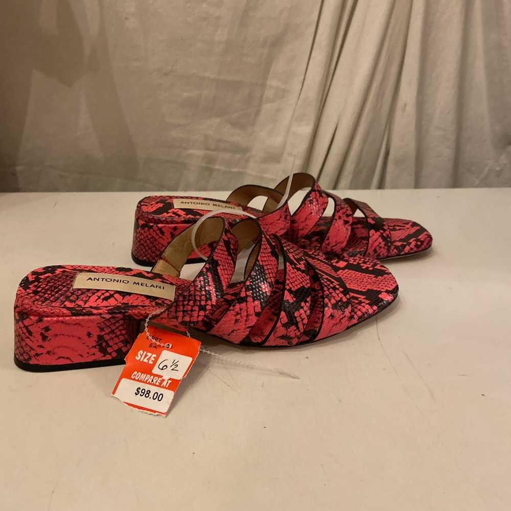 Antonio Melani pink & black snakeskin print flat sandals size 6.5 NWT